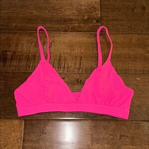 SKIMS FITS EVERYBODY TRIANGLE BRALETTE LIMITED EDITION: NEON PINK SMALL